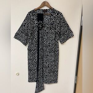 Dana Buchman Monochrome Giraffe Print Top